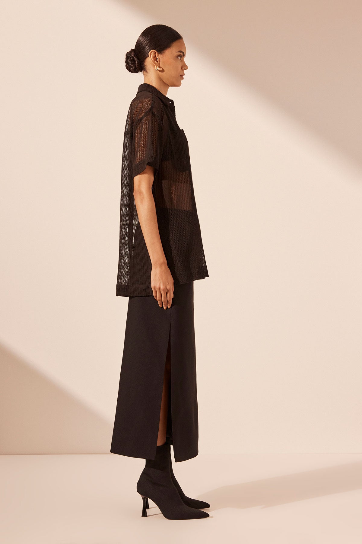 Valeria Short Sleeve Long Line Shirt - Black