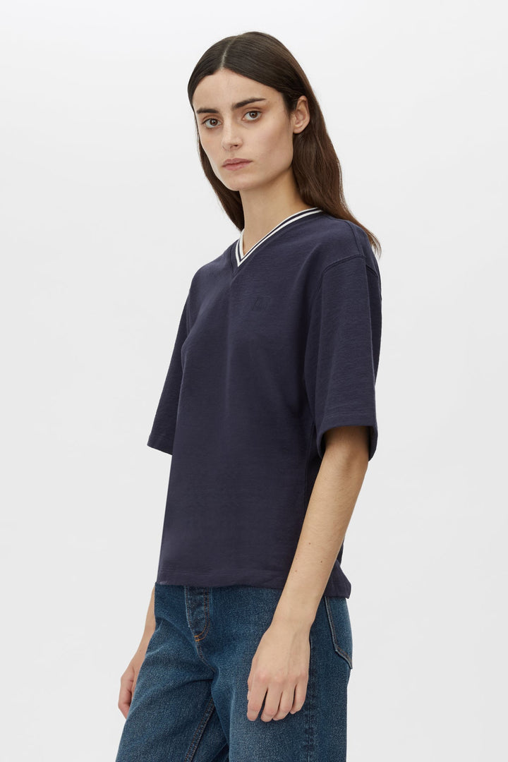 Aqui v neck monogram tee - Midnight Navy