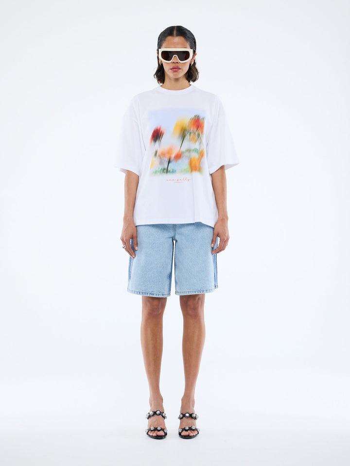 BLURRED DAISY FRAME TEE