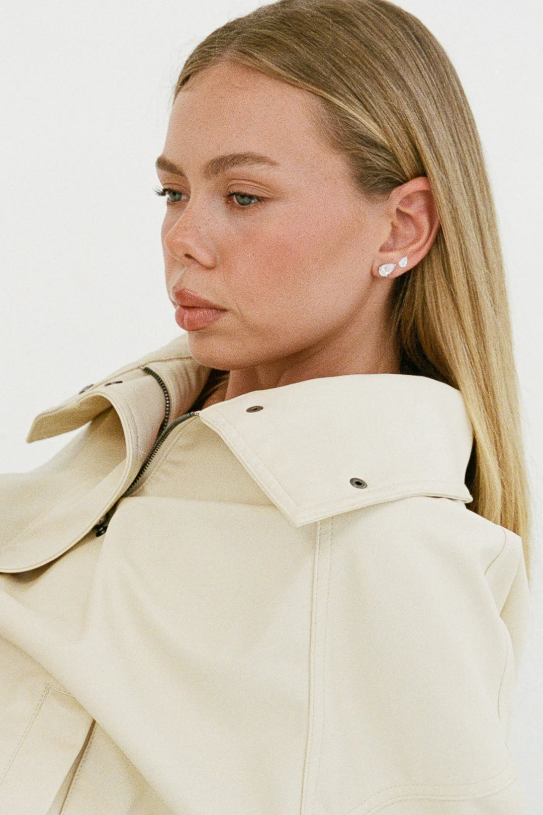 Pear Studs 2CT - Gold