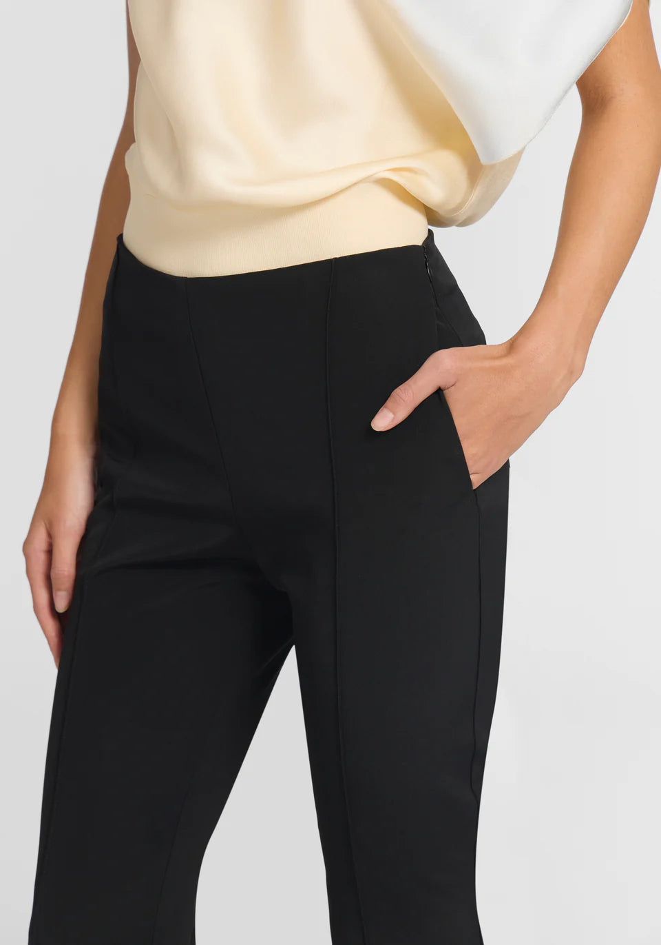 LUCIDA CAPRI  - BLACK