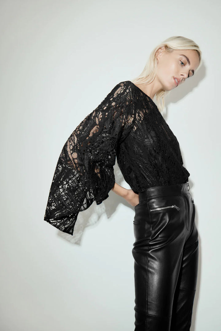 Unzipped Cropped Lea - Black
